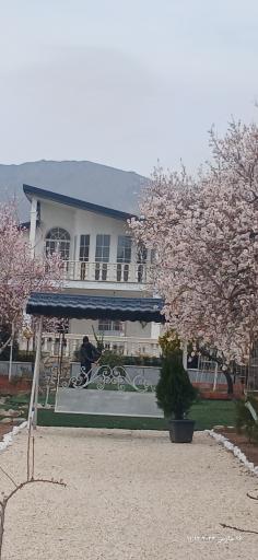 عکس باغ و عمارت فلورا