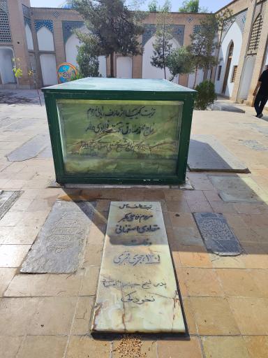 عکس مزار مرحوم حاج محمدصادق تخت فولادی