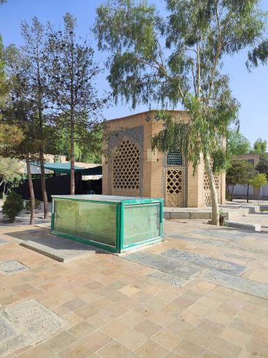 عکس مزار مرحوم حاج محمدصادق تخت فولادی