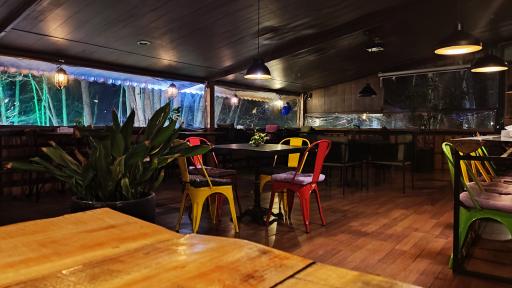 عکس کافی شاپ باغبان