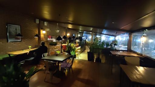 عکس کافی شاپ باغبان