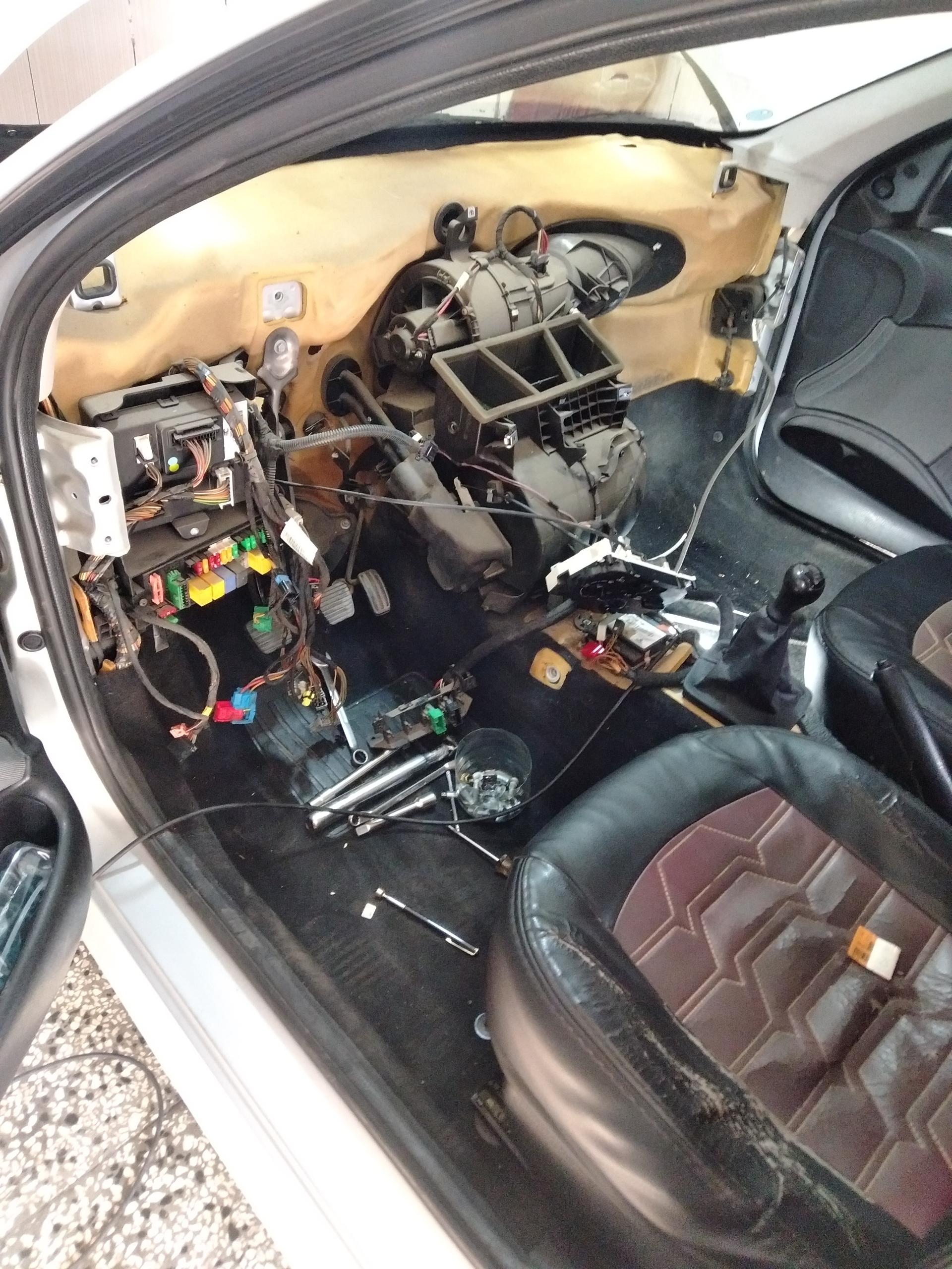 عکس کلینیک برق و انژکتور زارعی