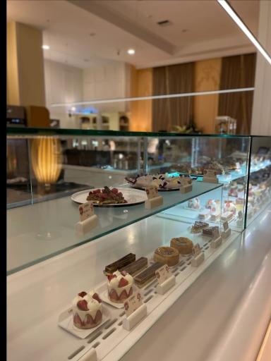 عکس کافه قنادی لاریسا