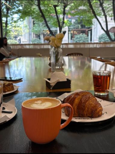 عکس کافه قنادی لاریسا