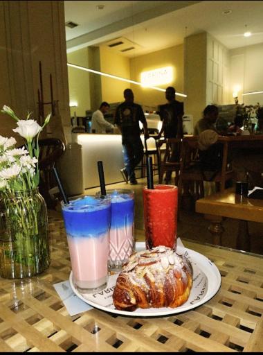 عکس کافه قنادی لاریسا