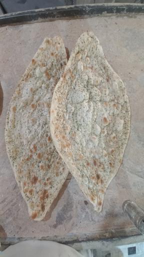 عکس نان تنوری خراسانی نان بربری سنتی(مجتمع نان معصومی )