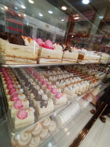 عکس شیرینی سرای ولیعصر