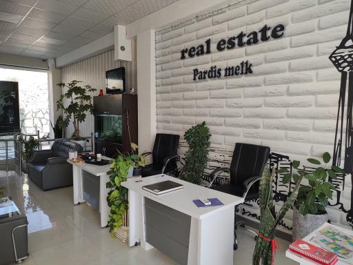 عکس مشاورین املاک پردیس ملک