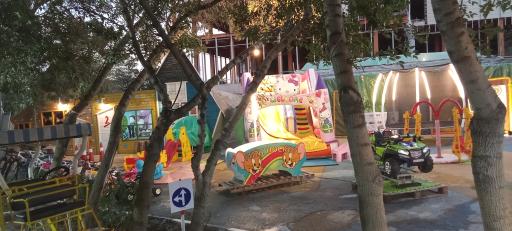 عکس کلوپ دوچرخه سواری و بازی نونهالان لبخند