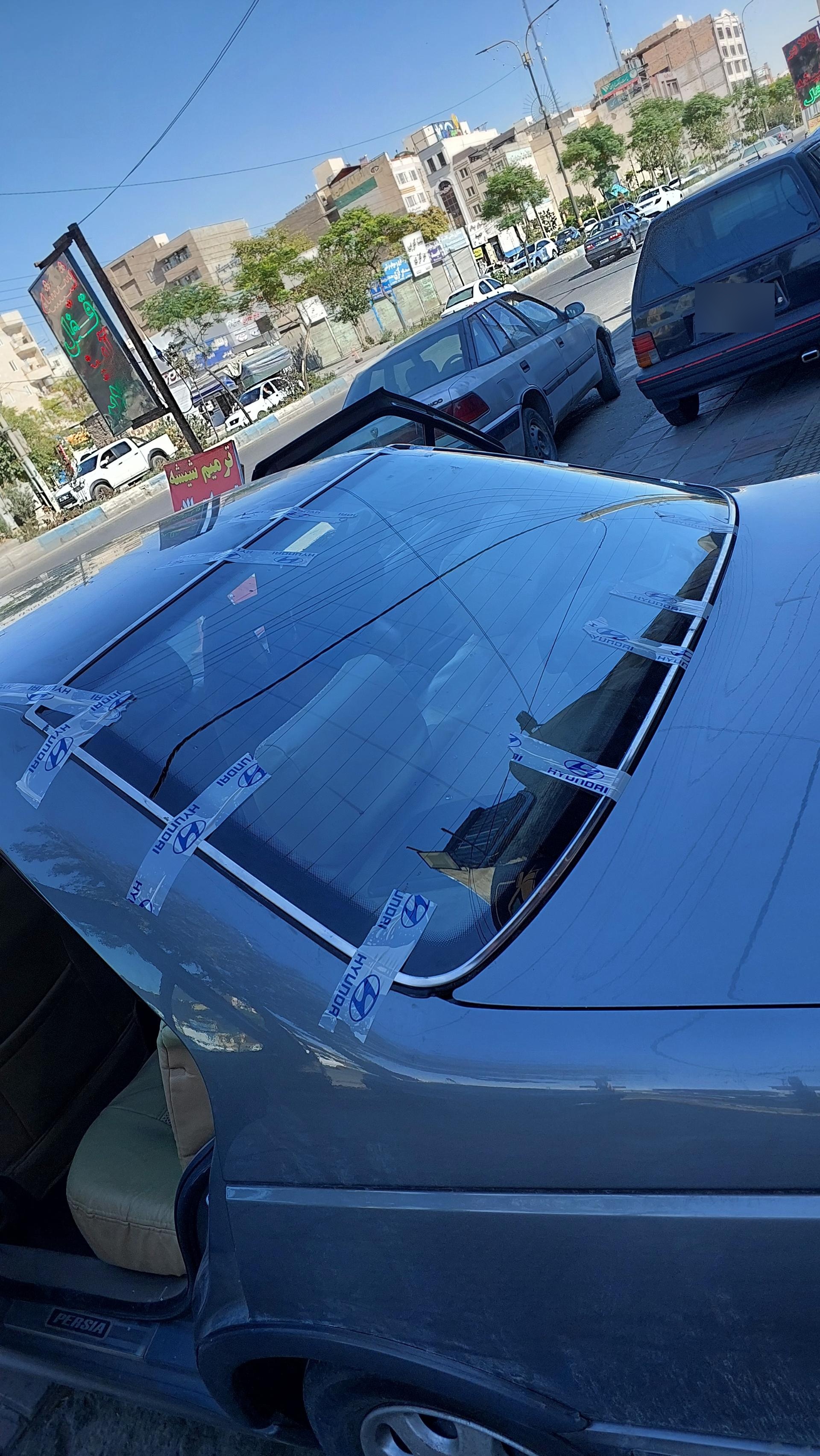 عکس شیشه قفل مدرن