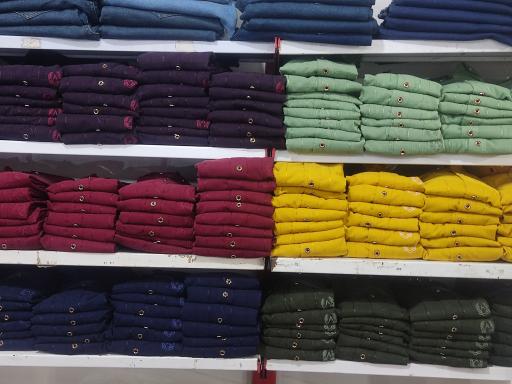 عکس فروشگاه پوشاک و لوازم جانبی موبایل بتا