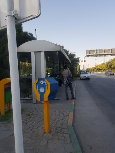 عکس ایستگاه اتوبوس میدان استقلال