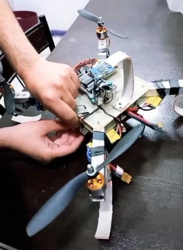 عکس آموزشگاه رباتیک و تعمیرات موبایل ایران