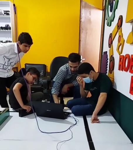 عکس آموزشگاه رباتیک و تعمیرات موبایل ایران