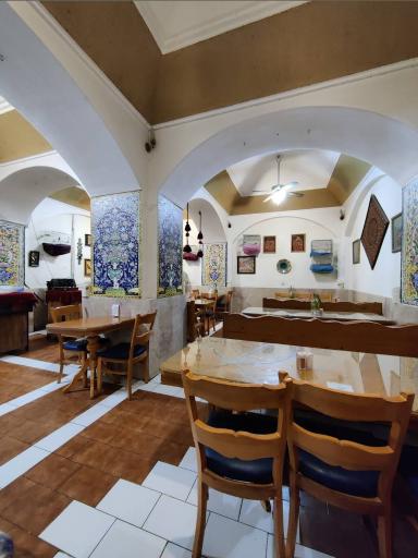 عکس کافه و سفره خانه گلشن