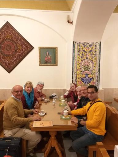 عکس کافه و سفره خانه گلشن