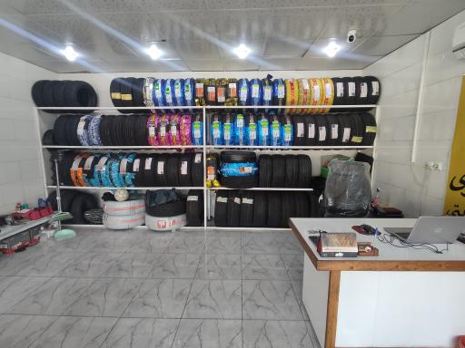 عکس لاستیک و باطری محتشم