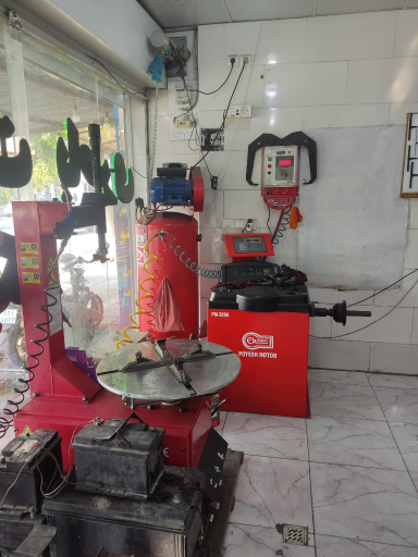 عکس لاستیک و باطری محتشم