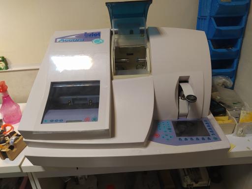 عکس بینایی سنجی و عینک کیمیا