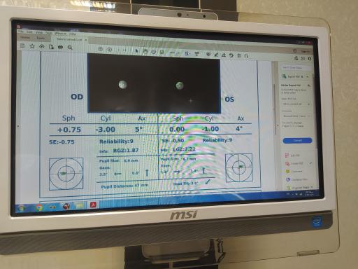 عکس بینایی سنجی و عینک کیمیا