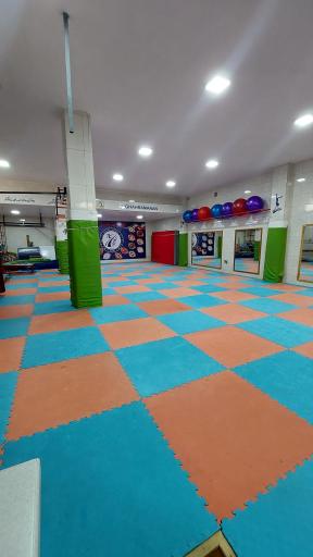 عکس باشگاه فرهنگی ورزشی قهرمانان درچه 