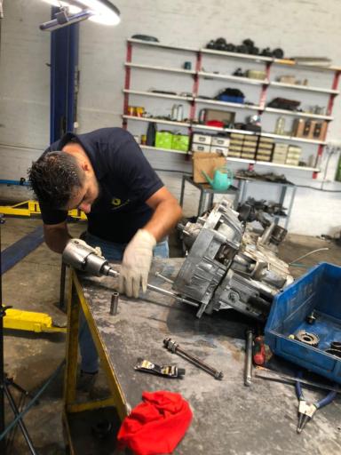 عکس تعمیرگاه رنو پارس