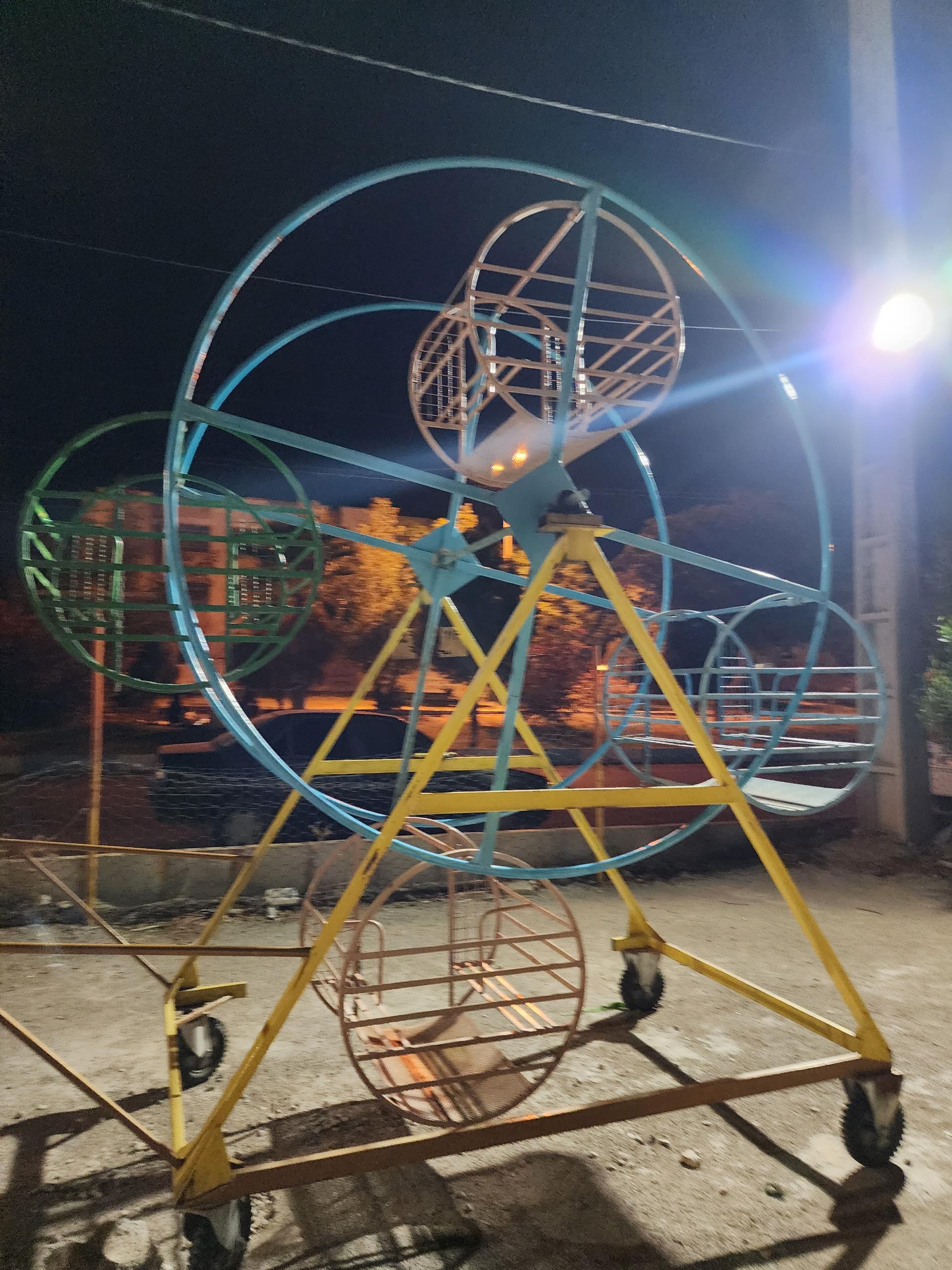 عکس پارک کودک و قصر بادی