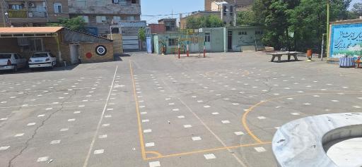 عکس دبیرستان دخترانه شاهد امام حسین