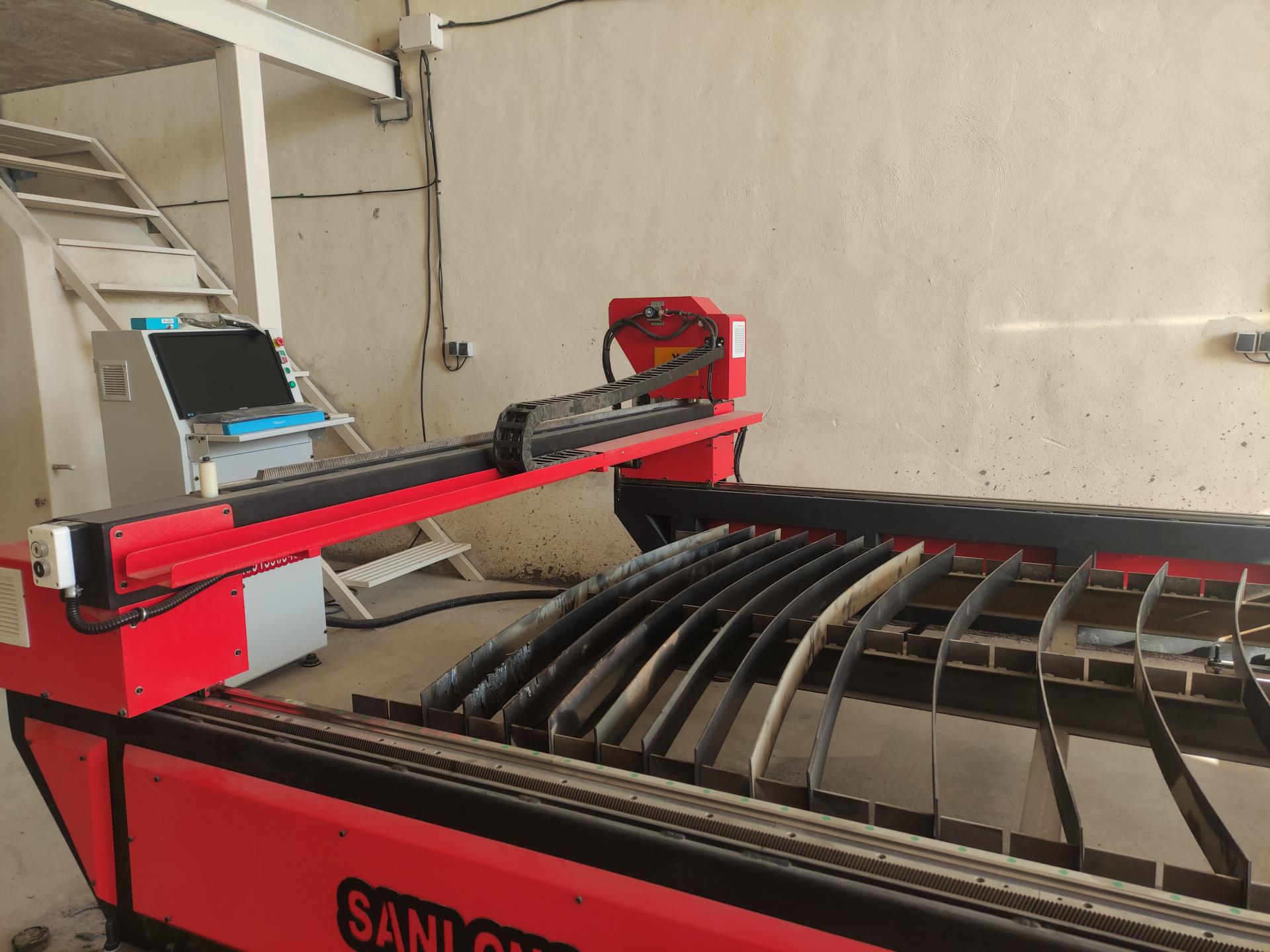 عکس کارگاه cnc هوابرش