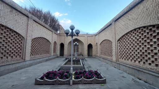 عکس مقبره شیخ محمود شبستری