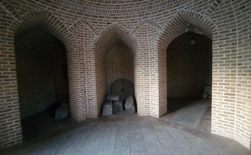 عکس مقبره شیخ محمود شبستری