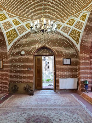 عکس مقبره شیخ محمود شبستری