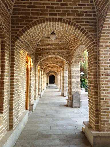 عکس مقبره شیخ محمود شبستری