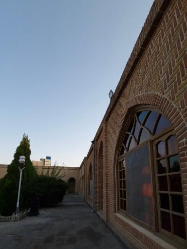 عکس مقبره شیخ محمود شبستری