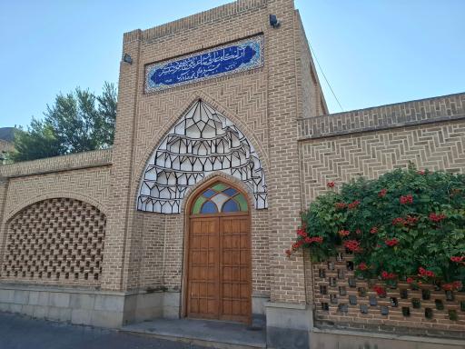 عکس مقبره شیخ محمود شبستری