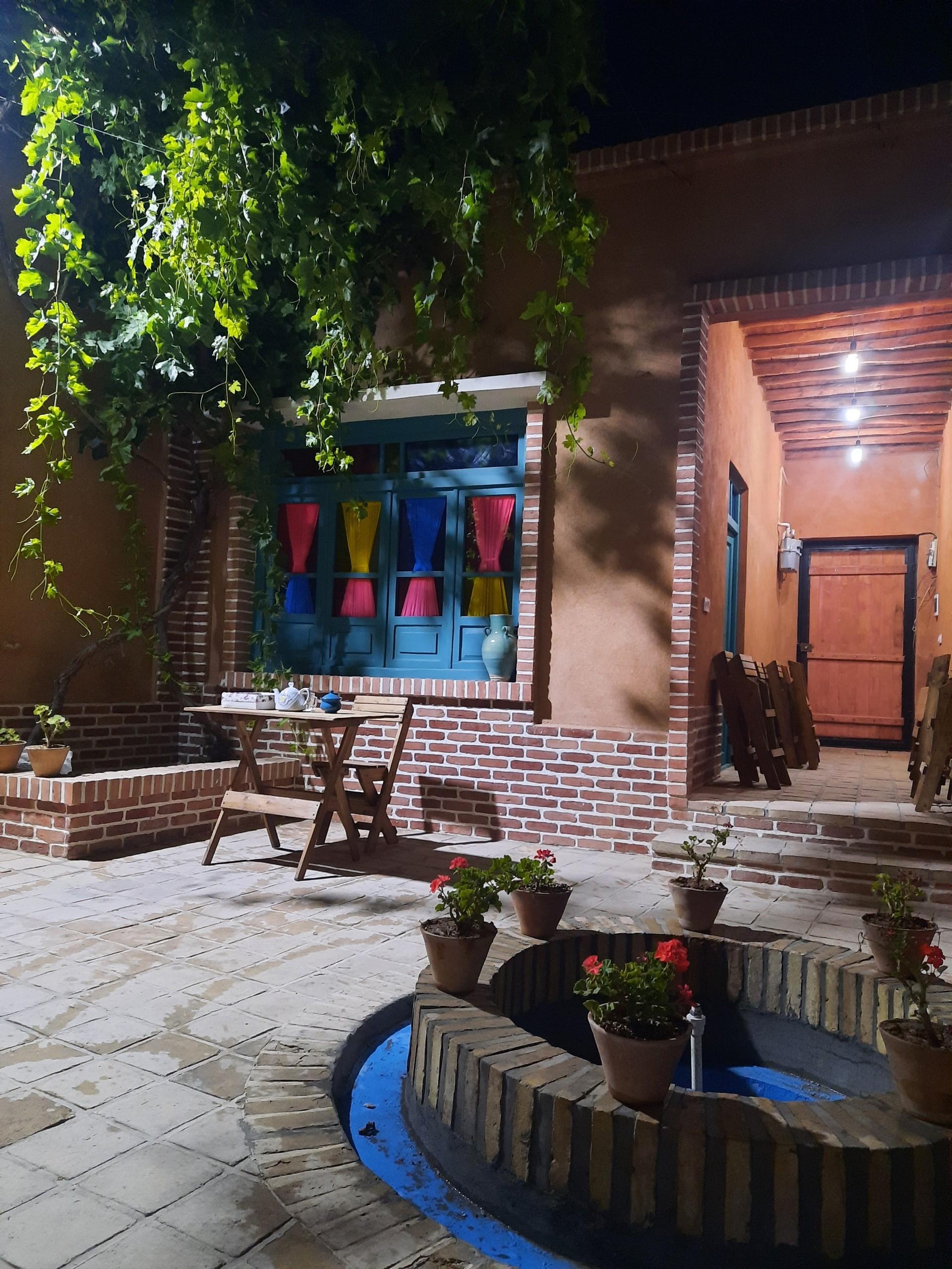 عکس بوم‌گردی کاشانه بسطام
