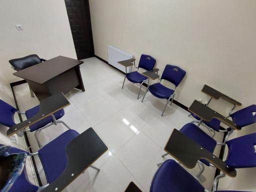 عکس آکادمی زبان گردشگری و کامپیوتر پاسخ