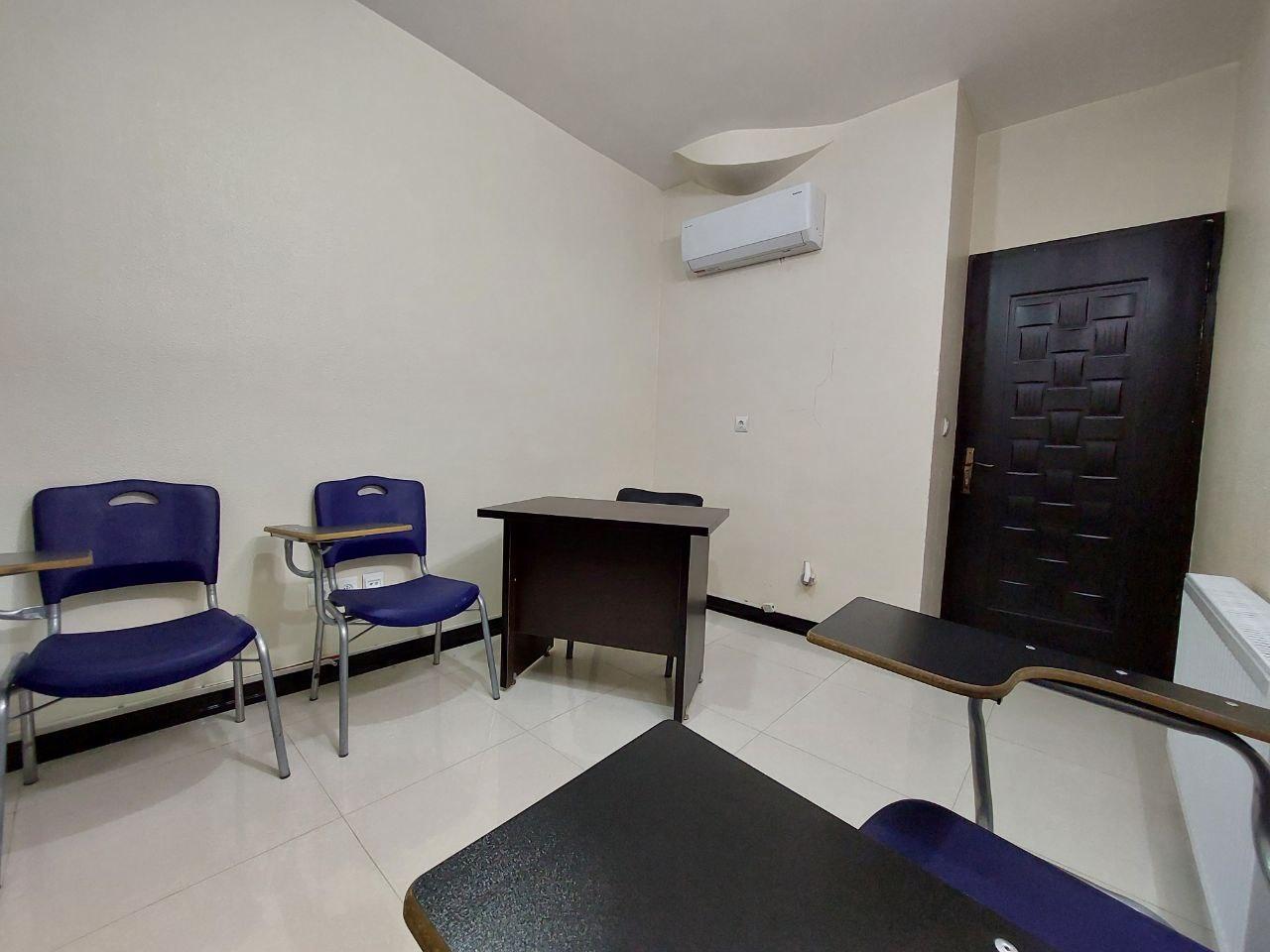 عکس آکادمی زبان گردشگری و کامپیوتر پاسخ