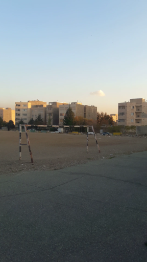عکس زمین فوتبال خاکی انقلاب اسلامی