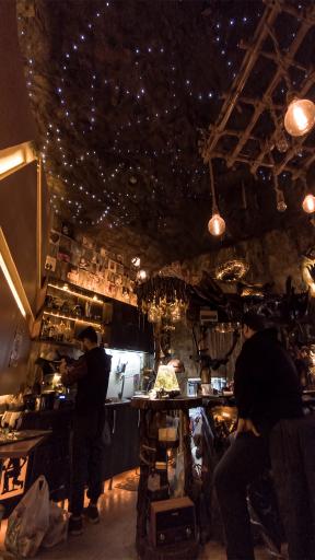 عکس کافه چوبی