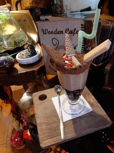 عکس کافه چوبی