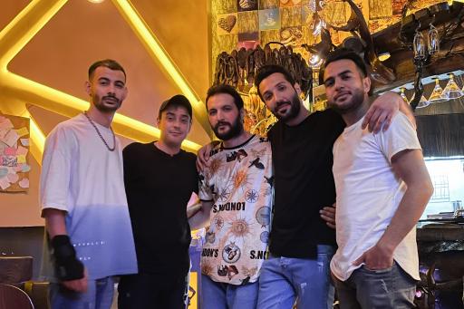 عکس کافه چوبی