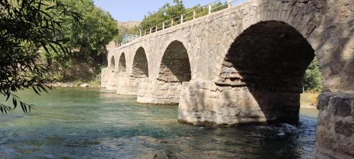 عکس پل سنگی تاریخی هوره