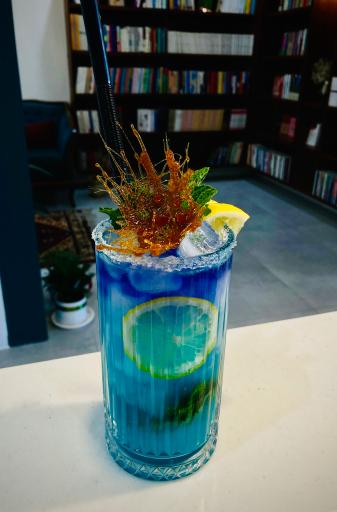 عکس کافه کتاب بی خوابی