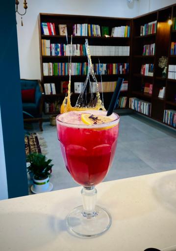 عکس کافه کتاب بی خوابی