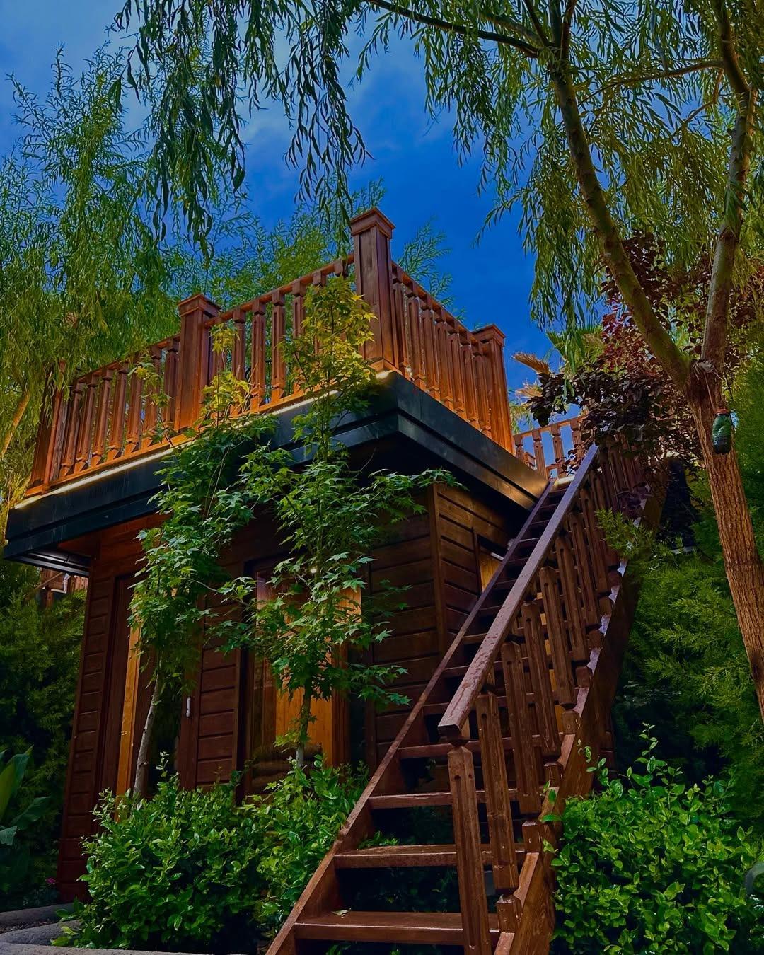 عکس باغ رستوران نوتریکا