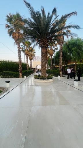 عکس باغ رستوران نوتریکا