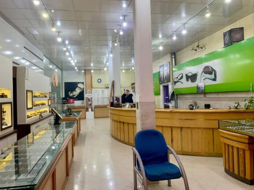 عکس بینایی سنجی و عینک نور