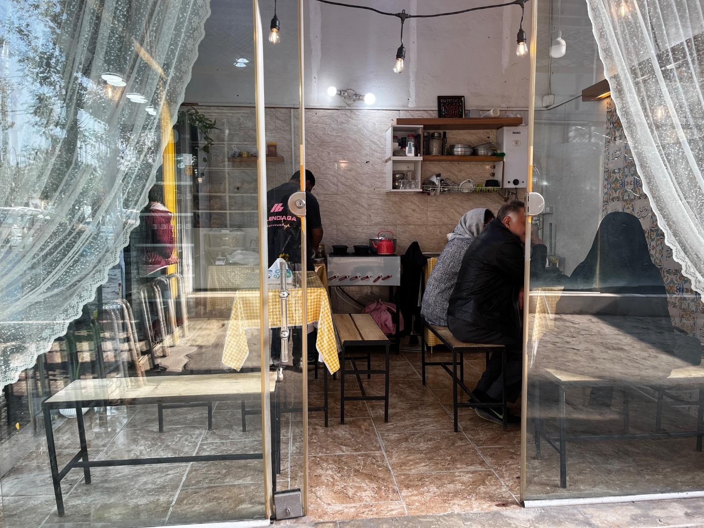 عکس صبحانه و عصرانه خوری خورشید