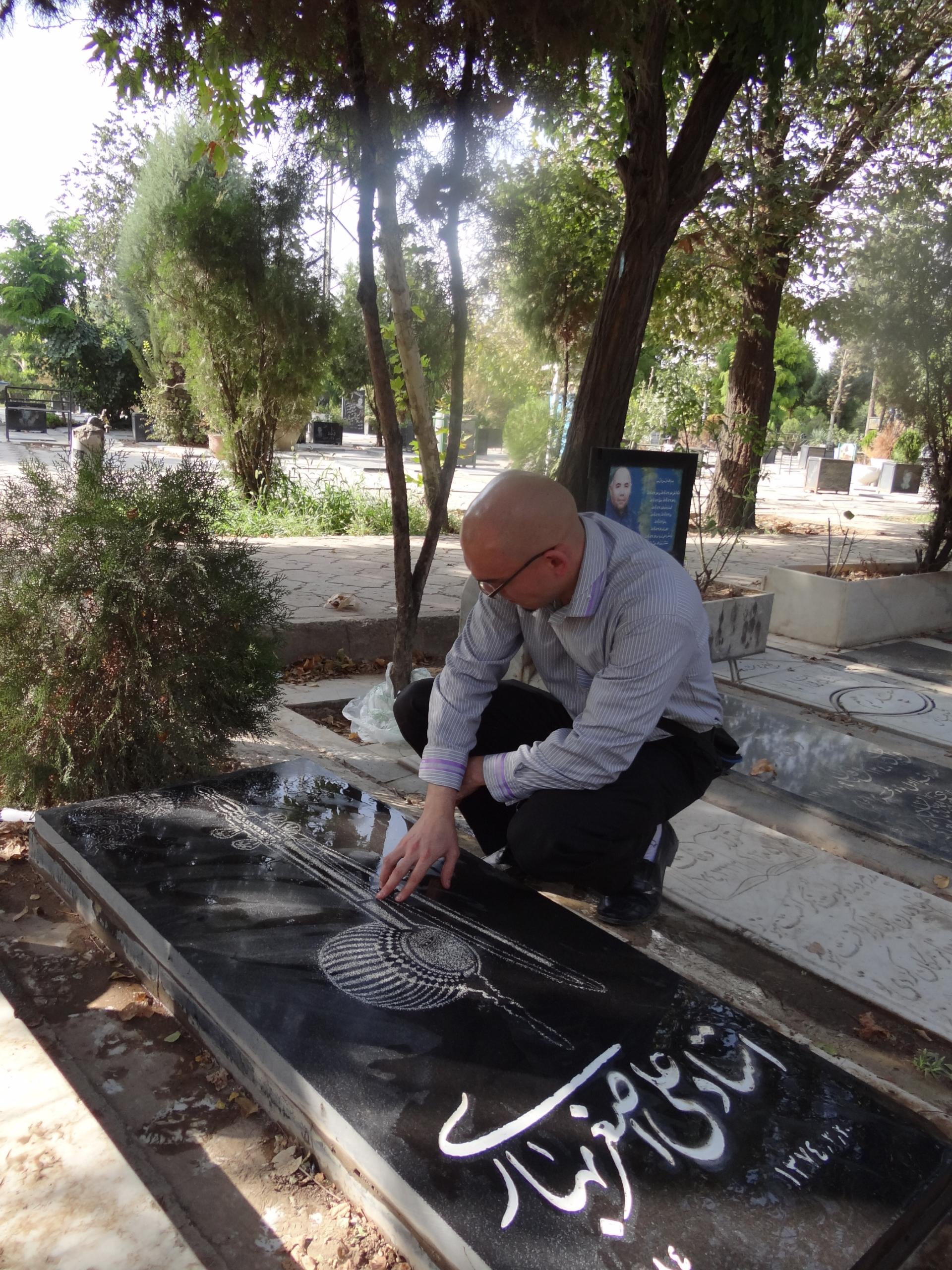 عکس آرامگاه استاد علی اصغر بهاری